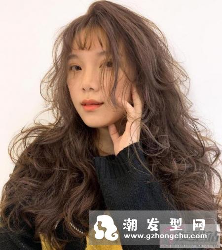 漫画真实版浪漫长发卷发发型 经典飘逸长卷发最有女神风范
