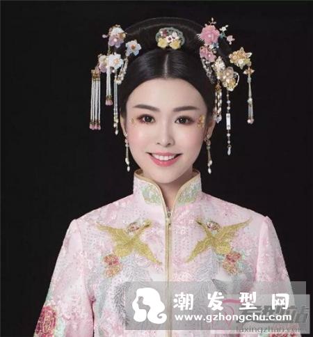 古风中式新娘发型 典雅秀禾新娘妆发图片