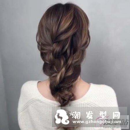 超漂亮姐妹伴娘发型 简约优雅很适合出席婚礼