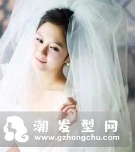 带头纱的新娘婚纱照发型 只为做他眼中最美的女神