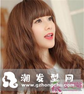 小波浪卷发型图中长发 减龄又百搭女神感爆棚