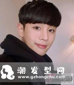 初中男生锅盖头发型 呆萌洋气释放青春魅力