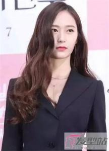 适合圆脸的仙女烫 洋气优雅不化妆也瘦脸