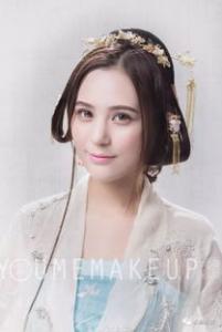 古风中式新娘发型 典雅秀禾新娘妆发图片