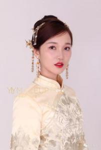 郑嘉颖陈凯琳大婚 低发髻秀禾服造型更经典浪漫