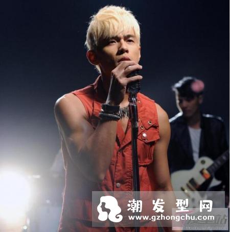 男生染什么颜色头发帅 金色染发超帅不是人人都能染