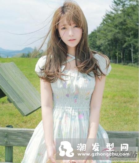 长脸型的女生适合卷发吗 不挑脸型的卷发任你选