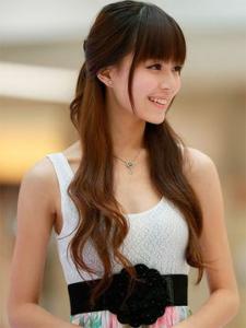 女生C卷烫发发型 彰显十足淑女范
