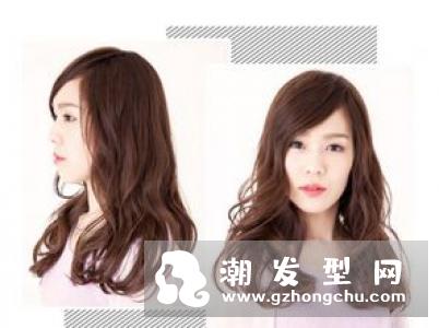 头发扁塌适合什么发型 蓬松长卷发散发女人味