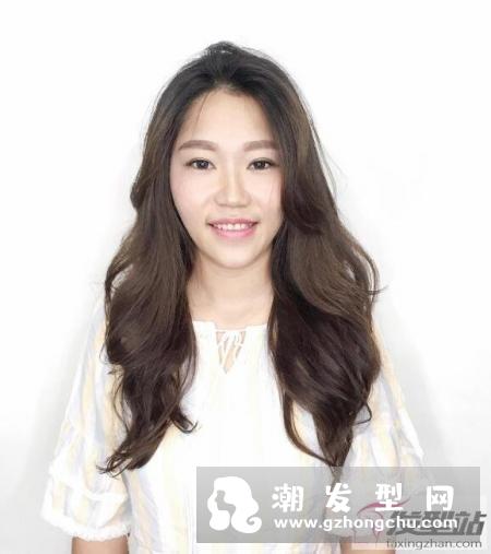 漫画真实版浪漫长发卷发发型 经典飘逸长卷发最有女神风范