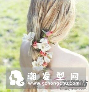 长发森系新娘造型 展现空灵脱俗之美