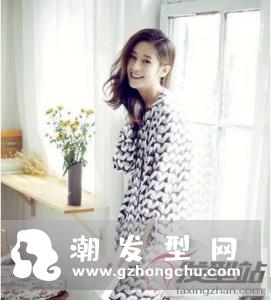 女生C卷烫发发型 彰显十足淑女范