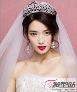 额头高新娘适合的盘发 高额头也可做温柔唯美新娘