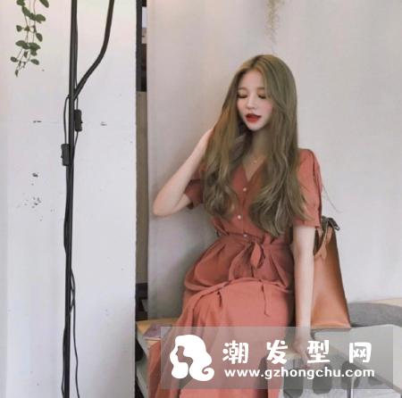 发量多的女生适合短发吗 烫什么发型好看