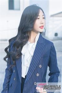 女生穿西装配什么发型 职场中西装这样搭发型超显气质
