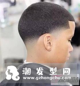 男生undercut雕刻发型 两边铲 推后脖设计