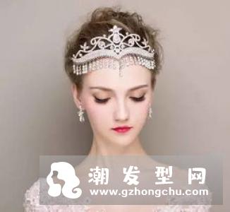 新娘简单皇冠发型 优雅高贵超有气场