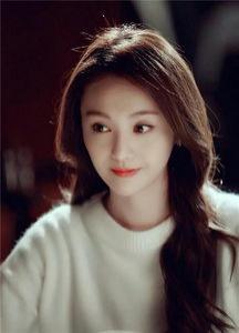 ins风中长发卷发 洋气修颜就是最美小仙女