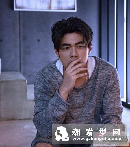 男生湿发造型怎么弄 微湿感让你秒变男神