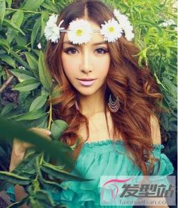 长发披着怎么弄好看 波西米亚风演绎浪漫异域风情