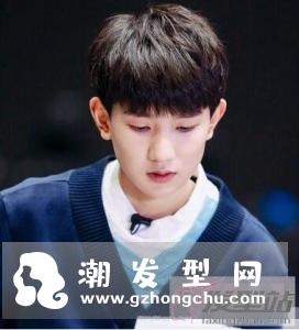 男生流行学生头发型 时尚帅气释放青春魅力
