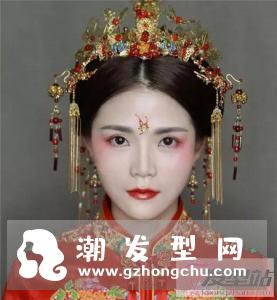 新娘经典中式盘发发型 凤冠霞帔造型倾国唯美迷人