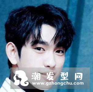 适合18岁男生的发型 简约中不乏时尚帅气感