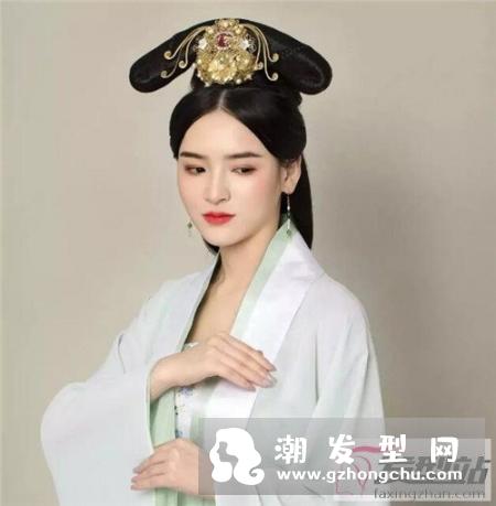 古风中式新娘发型 典雅秀禾新娘妆发图片