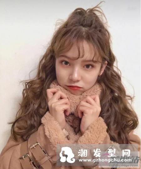 网红韩式羊毛卷发型怎么弄 长发5分钟快速卷完整颗头教程