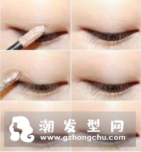 散粉脸上出油可以直接补妆吗 和眼影哪个先用