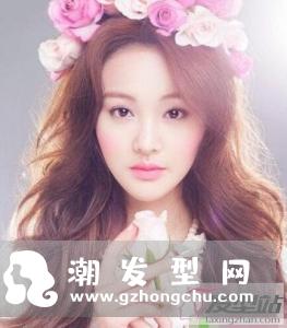 斜刘海如何打理好看 搭配卷发洋气瘦脸美cry