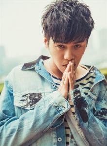 二十出头男生适合什么发型 款款帅气撩你没商量