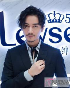 男生留什么刘海帅气 个性心形逗号刘海了解一下