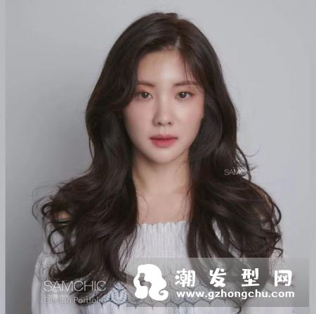 随意自然微卷长发发型 发尾波浪整个人马上温柔度 10分