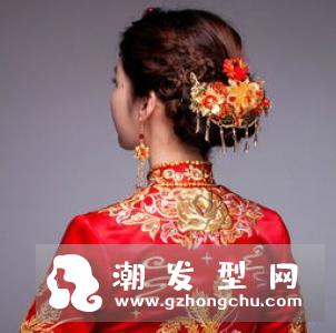新娘穿秀禾服该梳什么发型 梳端庄典雅盘发做气质新娘