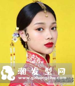 穿秀禾服如何选发型 盘发演绎中式复古风
