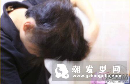 男士中分发型打理教学 男生蓬松中分发型这样弄最好看