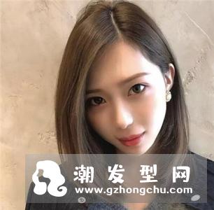 日常好看又显瘦的发型 甜美中长直发梨花卷是首先
