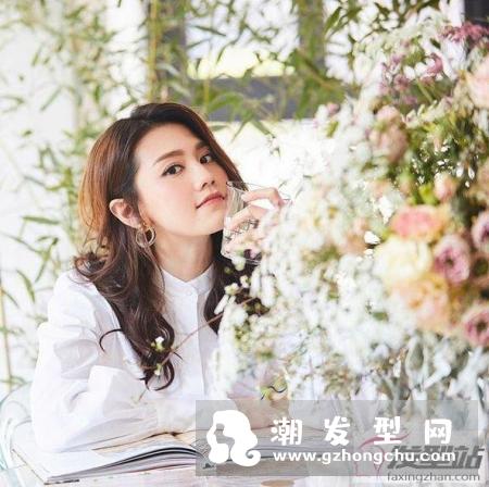 胖圆脸女生卷发怎么打理好看 学学周秀娜卷发造型有多种玩法