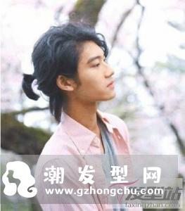 男生扎辫子发型 随手一扎都帅爆了
