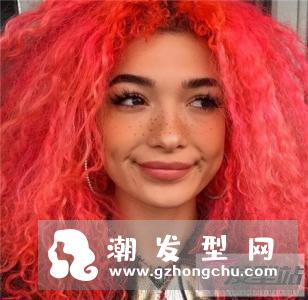 爆炸泰迪卷发型 蓬松有型也时髦