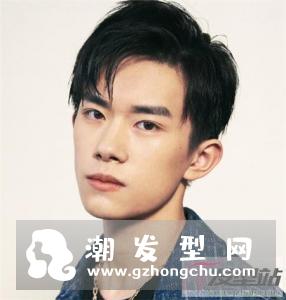 易烊千玺新发型叫什么 最新写真发型侧颜正面照迷人