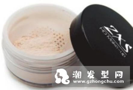 冬天化妆需要定妆粉吗 和粉饼哪个好