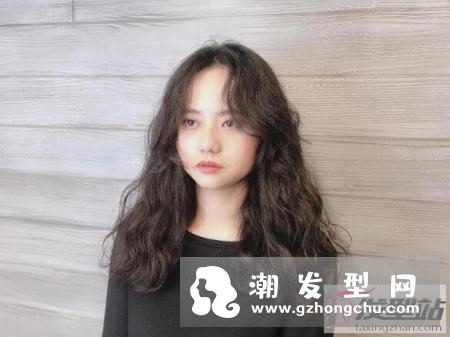 女生不可错过的外翻卷发小脸术 层次感卷发让你的脸型瞬间小一寸