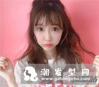 微胖女生适合的卷发 这些发型让你瘦出自信