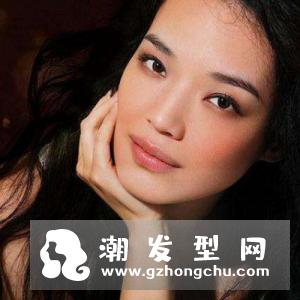 颧骨高适合什么发型 中长卷发显气质
