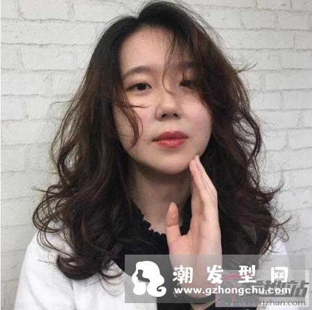 2019流行发型女生 万年不败仙女长卷发回头率女王就是你