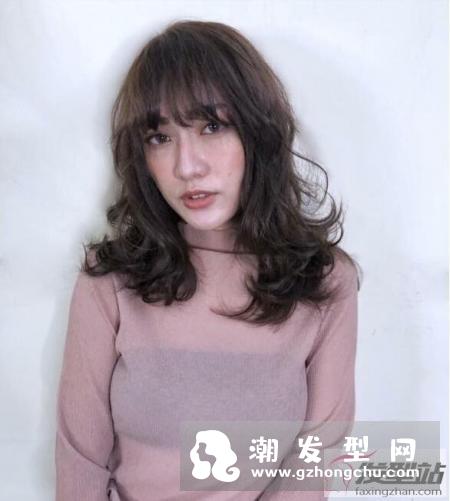 女生不可错过的外翻卷发小脸术 层次感卷发让你的脸型瞬间小一寸