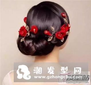 经典新娘敬酒礼服发型 盘发造型端庄显大气