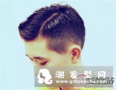 男生两边和后面剃掉帅气发型 今年男生剪这款发型准没错